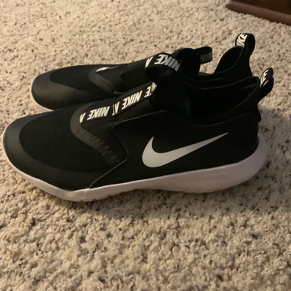 Nike boys flex runner sneakers